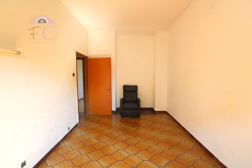 narni piano rialzato luminoso comodo ai servizi 16.jpg